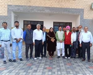 Una: Protested against the government for not giving reservation in the notification of Van Mitra