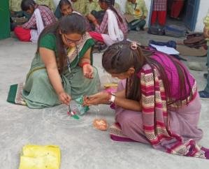 Indora: Minerva College organized competitions in schools on the occasion of Diwali.