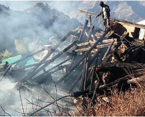 House burnt to ashes in Agrikand in Padharani, Kullu 123