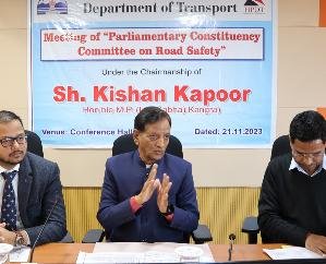 Dharamshala: MP Kishan Kapoor gave instructions to put up sign boards at black spots.