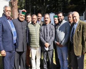 Shri Shyam Parivar Solan contributed one lakh rupees to the Chief Minister Disaster Relief Fund