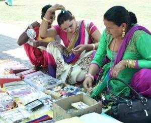  Kinnar community comes forward to help the orphan three daughters and one son financially