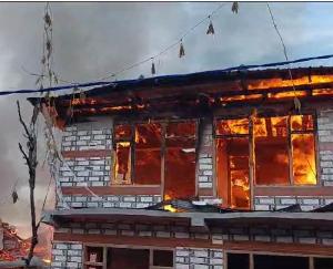 Massive fire breaks out in Sainj Valley of Kullu, loss worth lakhs