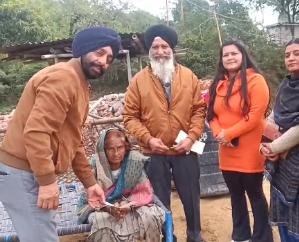  Una: Adbeta Foundation extends its helping hand to poor woman Gyano Devi