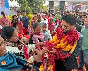  Una: Lakhs of people are joining Modi's guaranteed vehicle every day: Anurag Thakur