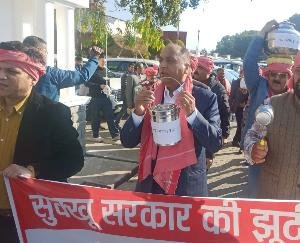  Assembly winter session: Opposition reminded Congress of another guarantee, demonstrated with milk utensils 222