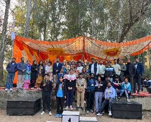  Indora: Nitika and Vikas won the title of best athlete in Dehri College.