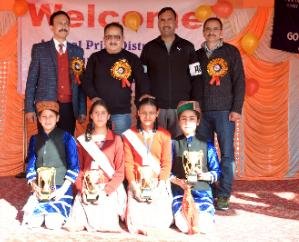 Solan: Meritorious children honored in Adarsh ​​School Dharampur