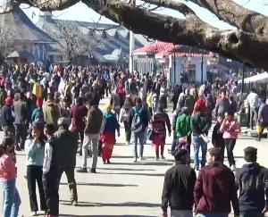 Crowd of tourists gathered in Himachal to celebrate New Year