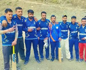 Sirmaur: Young's star Nauhradhar defeated Chikhar and captured the cricket trophy.