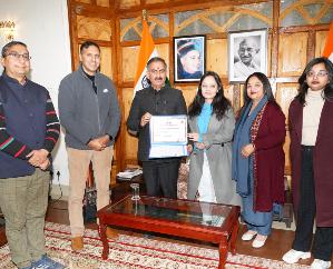 Shimla: Chief Minister handed over land documents to destitute Nakshatra for construction of building.