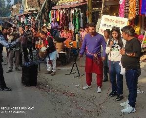 Dadasiba: Artists of Vasundhara Theater Dharamshala made people aware of Dadasiba