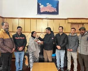 Shimla/Joginder Nagar: NPS Employees Federation honored retired employees on the anniversary of OPS reinstatement.