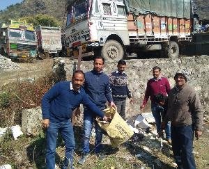दाड़लाघाट में चलाया सफाई अभियान
