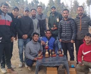 Bharmour: Khani defeated Bharmour by 3 runs in the final of cricket competition.