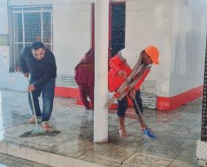 Jaisinghpur: BJP launched cleaning campaign in Kunjeshwar Mahadev Temple, Lambagaon.