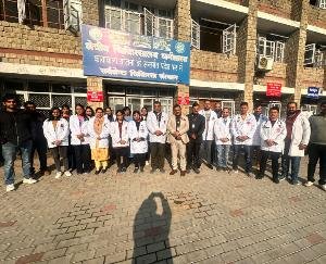 Dharamshala: Doctors wear black badges for reinstatement of NPA and promotion  123