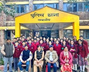  Jaisinghpur: Children of Gayatri School Chamehdu learned about road safety rules.