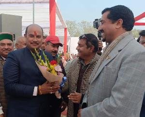 Jaisinghpur: Health of people checked in 'Garkar Gaon Ke Dwar' program in Halehad.