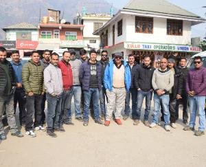 Kullu: Taxi operators protest against tax hike