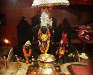  Mahakali rests in this temple every night. Maa 'Haat Kalika' is the goddess of Kumaon Regiment. 123