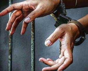 Indora: Noorpur police caught two youths with 151 grams of charas and 29.30 grams of chitta.