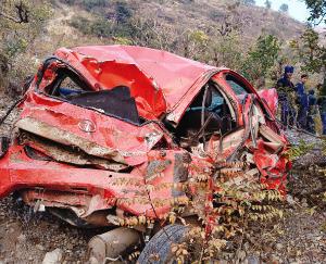  Sirmaur: Car fell into 150 meter ditch in Sangrah, one dead 123
