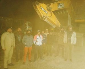  Indora: Four vehicles seized while doing illegal mining in Chhonch Khad.