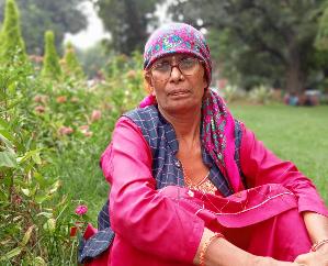  Sirmaur: Pahari folk singer Reena Chauhan's mother passes away