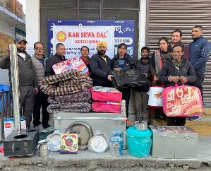  Kullu: Kar Seva Dal organization gave essential items to the fire affected family.
