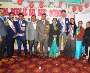 बी एल सेंट्रल वरिष्ठ माध्यमिक पाठशाला कुनिहार में जमा दो कक्षा के छात्र-छात्राओं के लिये विदाई समारोह आयोजित