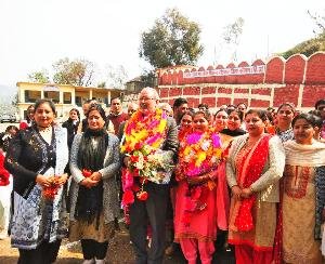 राजकीय वरिष्ठ माध्यमिक पाठशाला मन्जयाट के प्रधानाचार्य  डॉ० हेत राम वर्मा  34 वर्षों की सेवा के उपरांत अपने पद से हुए सेवानिवृत्त
