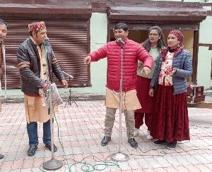  Artists of Mannat Kala Manch Kullu told the achievements of the government...