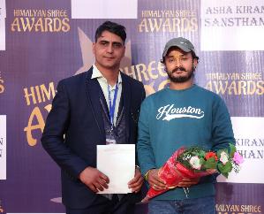 Palampur's international player Rajat Kapoor received Himalayan Shri Award