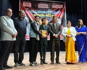 Dehra: MP Suresh Kashyap honored Anish Sharma of Dehra with Devbhoomi Achiever Award.