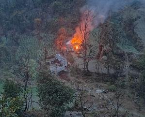 Sirmaur: Kitchen house damaged due to lightning in Jamal