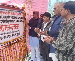 Indora: MLA Malendra performed Bhoomi Pujan of two link roads to be built in Badukhar at a cost of Rs 60 lakhs.
