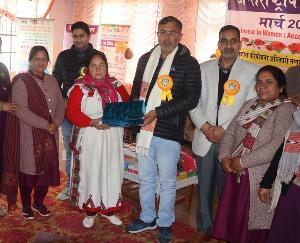 Kullu: Anganwadi workers and assistants honored on International Women's Day