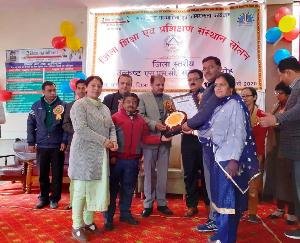 35 पाठशालाओं की विद्यालय प्रबंधन समीतियों को उत्कृष्ट कार्य हेतू किया सम्मानित