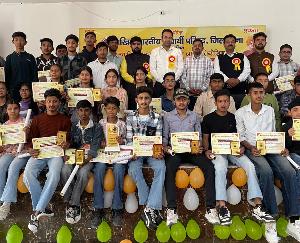 Una: Swami Vivekananda winners of General Knowledge competition honored with prizes