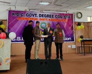 Two students of Kanwar Durga Chand Government College were honored by HP University by giving them electronic tablets.