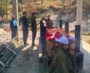 Army paid tribute to the demise of former soldier of Khundian