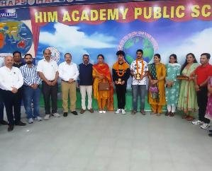 Hamirpur: Piyush and Shivam of Haps Heera Nagar stood third and seventh in the merit list.