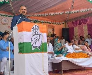 Chief Minister campaigned in favor of Anand Sharma in Chamba district