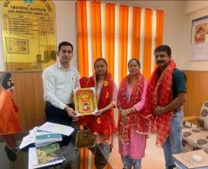 Jwalaji: Kajal of Dehriyan became lieutenant, Jwalamukhi SDM Dr. Sanjeev Kumar honored