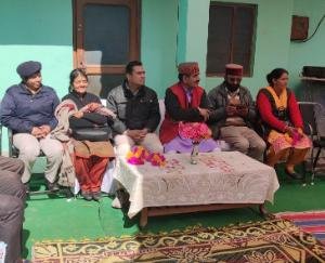 बेटियों को अनुशासन सिखाने से पहले बेटों को अनुशासित करना जरूरी