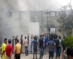 Sirmaur: Massive fire broke out in warehouses of 2 industries in Kala Amb, loss worth crores.
