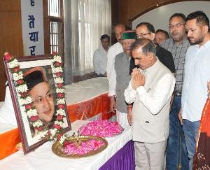Chief Minister paid tribute to Virbhadra Singh on his birth anniversary