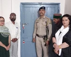 Nalagarh: E.V.M. And V.V.Pat. Machines handed over to nodal officers