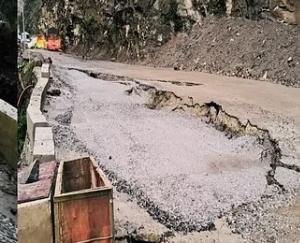 Mandi: Danger looms on Chandigarh Manali NH near Pandoh Dam, highway starts sinking